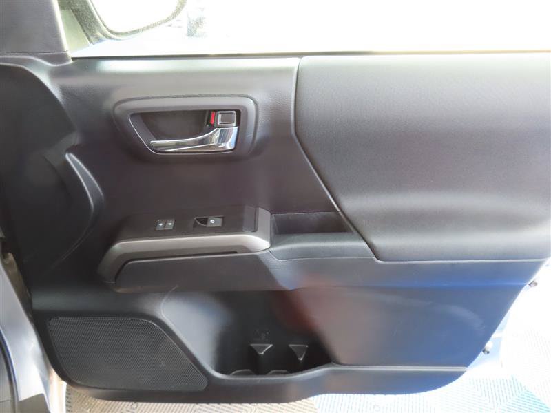 Used 2021 Toyota Tacoma TRD Sport AWD/4WD image 28