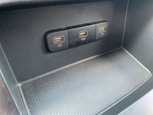 Used 2024 Kia Carnival LX image 36