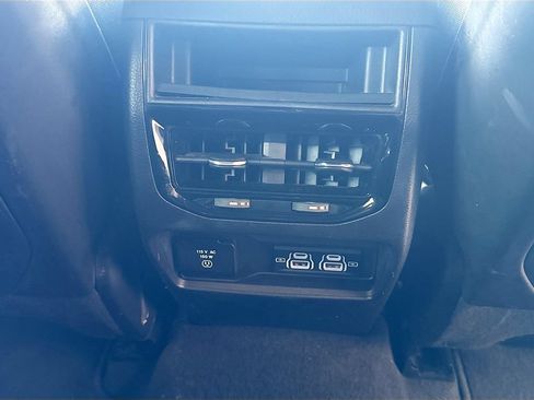 Used 2022 Jeep Grand Cherokee Altitude AWD/4WD image 29