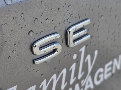 New 2026 Volkswagen Atlas SE image 7