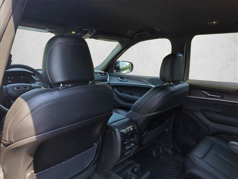 Used 2025 Jeep Grand Cherokee L Limited w/ Black Appearance Package AWD/4WD image 30