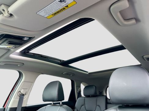 Certified 2025 Kia Sorento S w/ Panoramic Sunroof Package FWD image 28