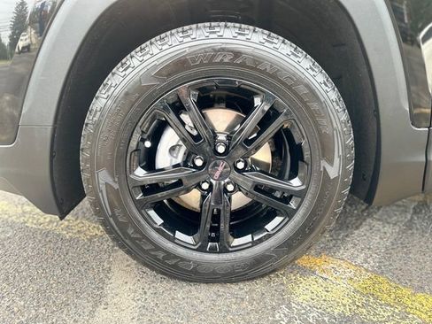 Used 2022 GMC Terrain AT4 image 8