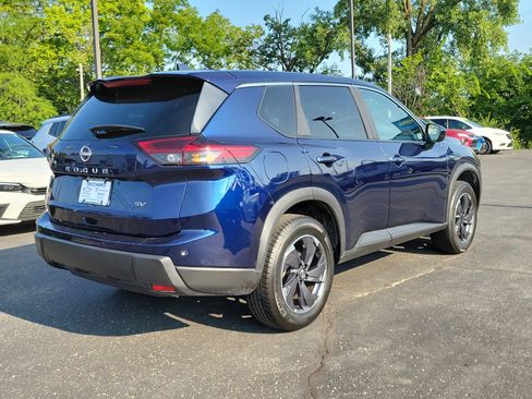 Used 2024 Nissan Rogue SV FWD image 4