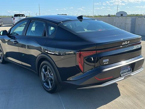 Used 2025 Kia K4 LXS image 10