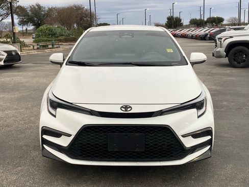 Used 2025 Toyota Corolla SE image 2