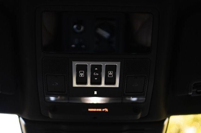 Used 2025 Land Rover Discovery Dynamic SE AWD/4WD image 35