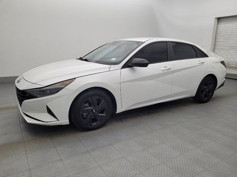 Used 2021 Hyundai Elantra SEL FWD image 2