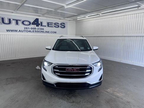 Used 2022 GMC Terrain SLT w/ Infotainment Package II FWD image 2
