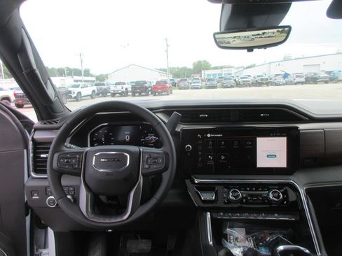 New 2026 GMC Sierra 3500 Denali Ultimate AWD/4WD image 17