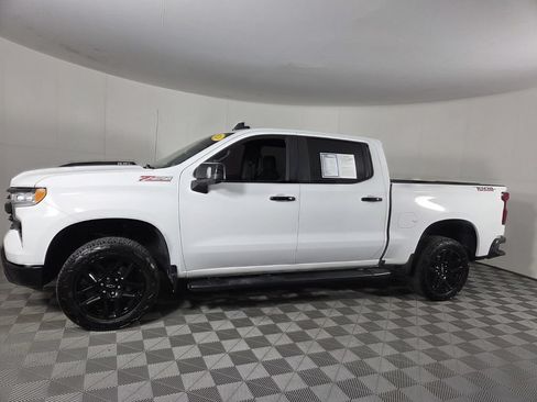 Used 2024 Chevrolet Silverado 1500 LT Trail Boss w/ LT Trail Boss Premium Package AWD/4WD image 8