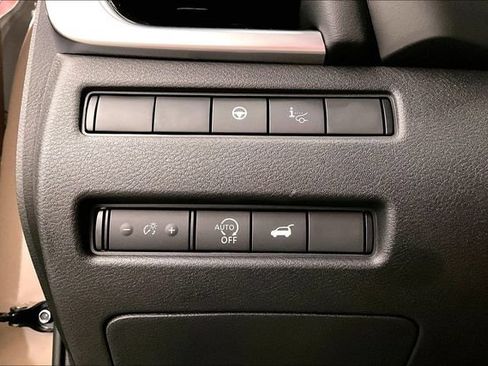 Used 2025 Nissan Rogue SL w/ Tech Package AWD/4WD image 38