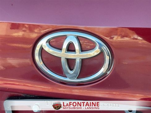 Used 2021 Toyota Highlander XLE image 9