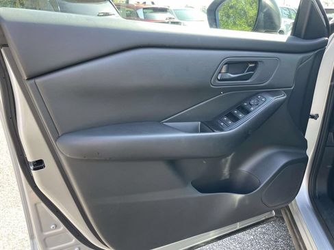 Used 2025 Nissan Rogue S FWD image 16