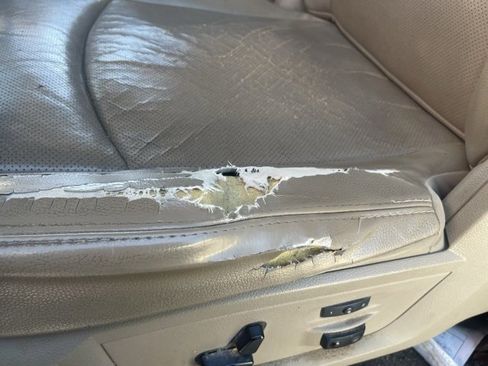 Used 2011 RAM 1500 Laramie w/ Protection Group image 9