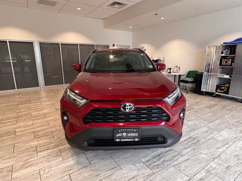 Used 2022 Toyota RAV4 XLE Premium AWD/4WD image 8