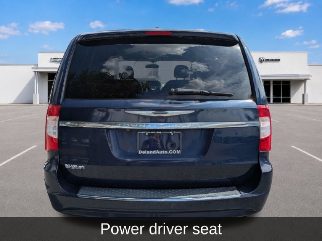 Used 2015 Chrysler Town & Country Touring FWD image 5