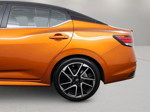 Used 2025 Nissan Sentra SR w/ SR Premium Package image 14