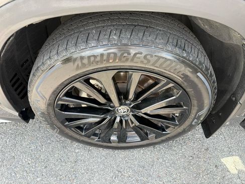Used 2023 Toyota Highlander XSE FWD image 49