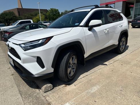 Used 2024 Toyota RAV4 XLE w/ Convenience Package FWD image 1