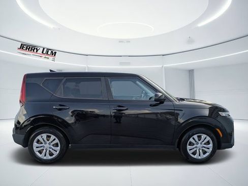 Used 2020 Kia Soul LX FWD image 2