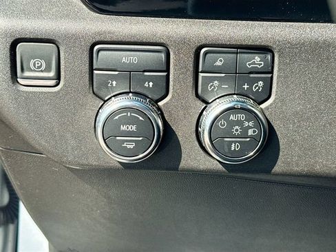 Used 2025 GMC Sierra 1500 SLT AWD/4WD image 10