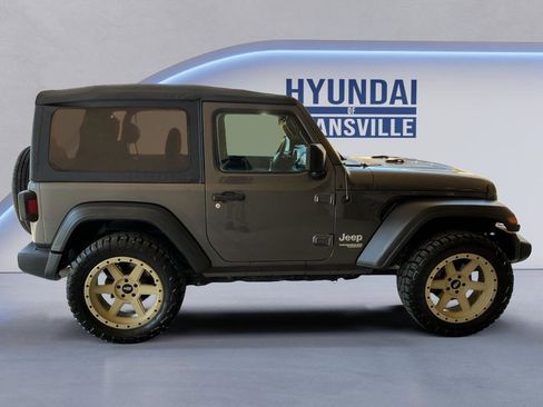 Used 2019 Jeep Wrangler Sport AWD/4WD image 4