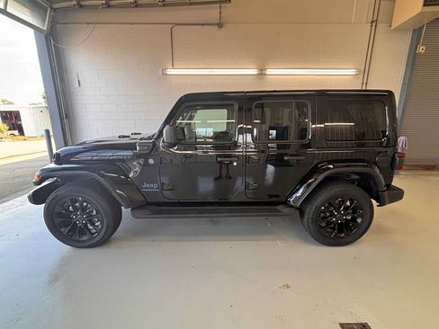 Certified 2025 Jeep Wrangler Unlimited Sahara AWD/4WD image 1