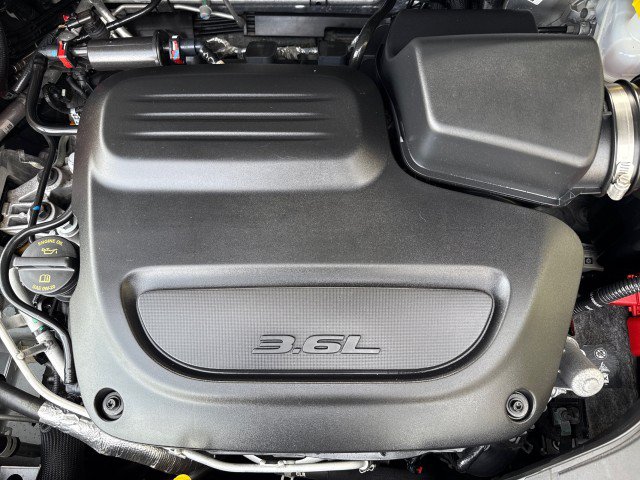 Used 2025 Chrysler Pacifica Limited FWD image 33