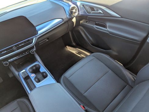 Used 2025 Chevrolet Equinox EV LT w/ Convenience Package image 19