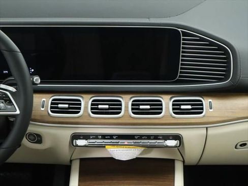 New 2026 Mercedes-Benz GLS 450 4MATIC image 14
