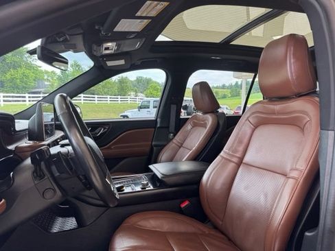 Used 2022 Lincoln Aviator Reserve w/ Equipment Group 201A AWD/4WD image 4