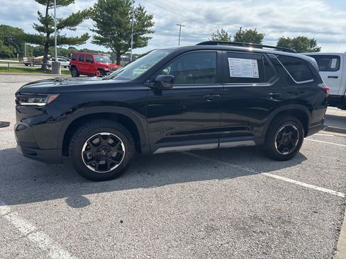 Used 2025 Honda Pilot TrailSport image 15