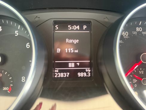 Used 2017 Volkswagen Passat 1.8T SE FWD image 2