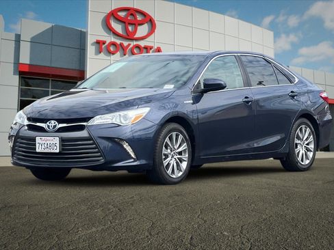 Used 2017 Toyota Camry XLE w/ Moonroof Package image 7