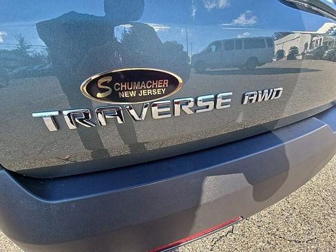 Used 2023 Chevrolet Traverse LT image 33