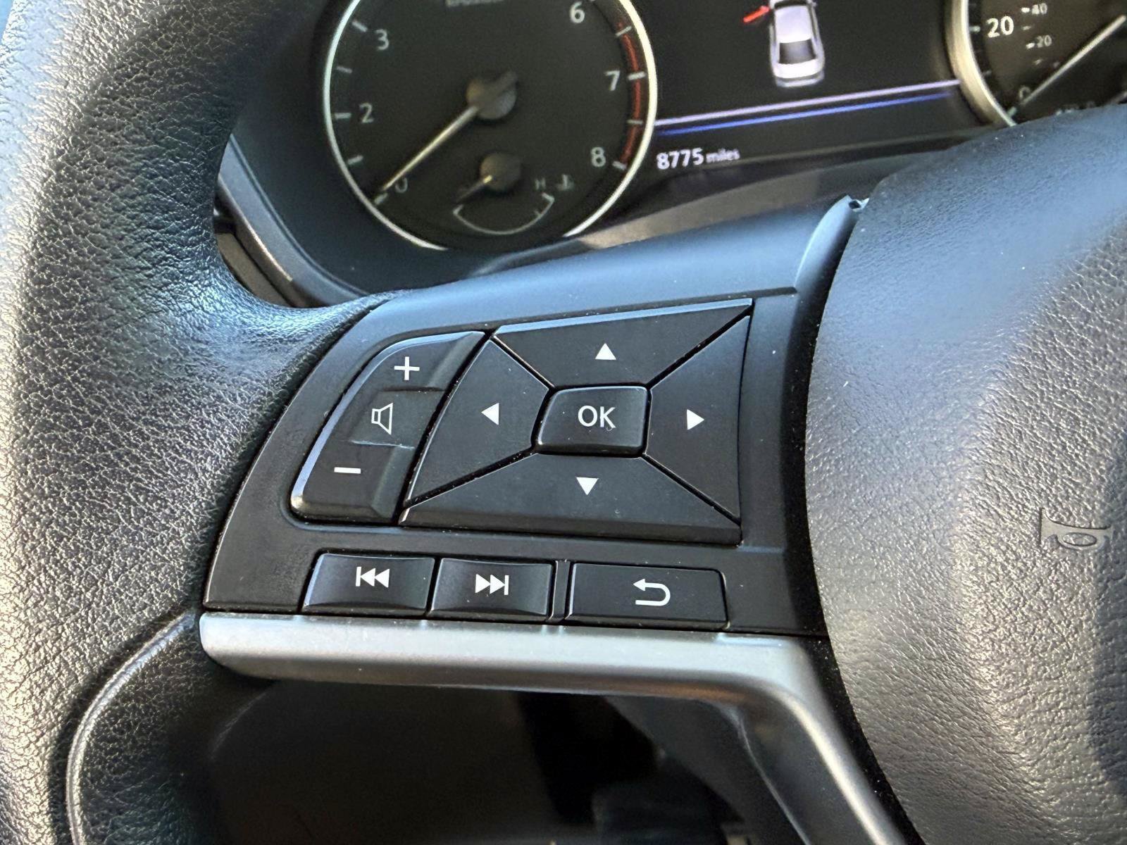 Used 2024 Nissan Altima 2.5 SV FWD image 17