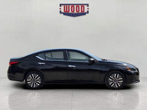 Used 2025 Nissan Altima 2.5 SV FWD image 2
