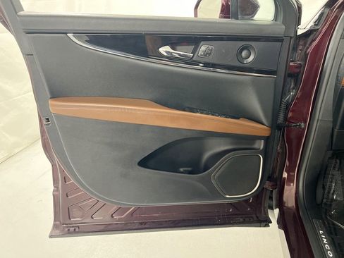 Used 2021 Lincoln Nautilus Reserve w/ Equipment Group 201A image 14