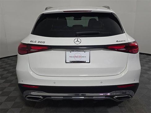 Used 2025 Mercedes-Benz GLC 300 4MATIC image 6