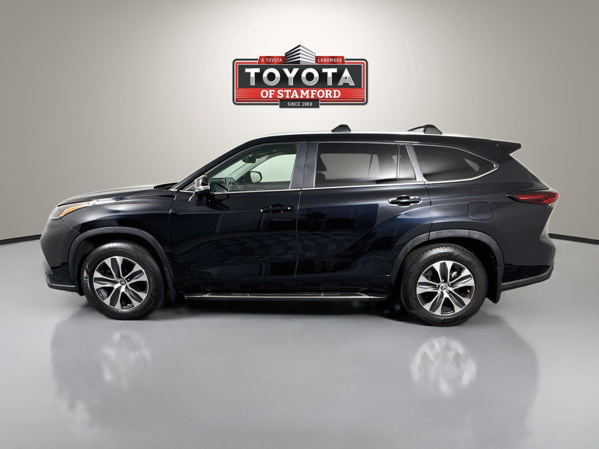 Used 2024 Toyota Highlander XLE AWD/4WD image 4