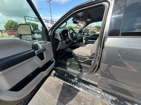 Used 2018 Ford F250 XLT w/ XLT Premium Package AWD/4WD image 6