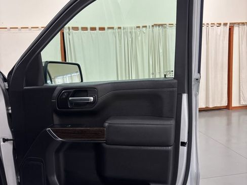 Used 2022 GMC Sierra 1500 SLE w/ X31 Off-Road Package AWD/4WD image 27