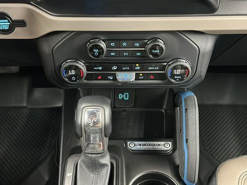 Used 2023 Ford Bronco Wildtrak image 23