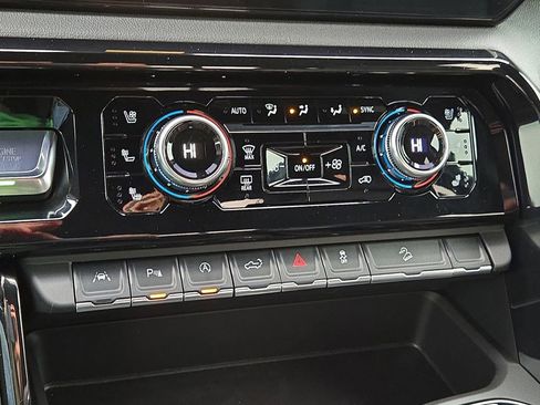 Used 2025 GMC Sierra 1500 AT4 w/ AT4 Premium Package image 17