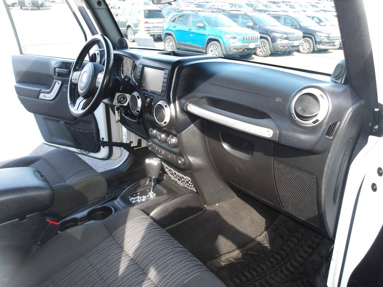 Used 2012 Jeep Wrangler Unlimited Sahara w/ Connectivity Group AWD/4WD image 13