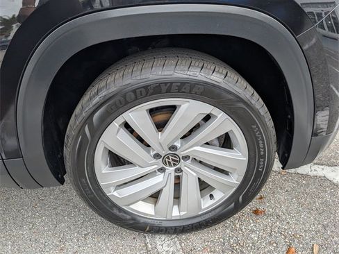 Used 2021 Volkswagen Atlas Cross Sport SE image 17