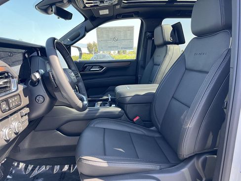 New 2026 GMC Yukon XL Denali w/ Denali Reserve Package RWD image 24