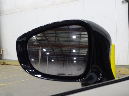 Used 2024 Chrysler Pacifica Touring-L image 38