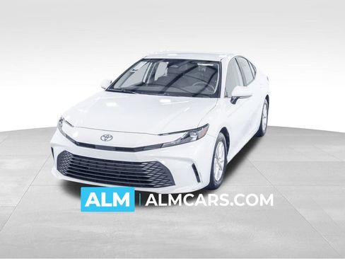 Used 2025 Toyota Camry LE image 1